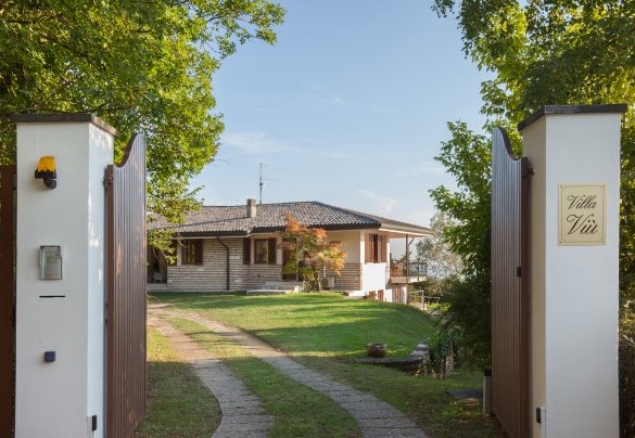 Driveway access to the villa - Villa Viù