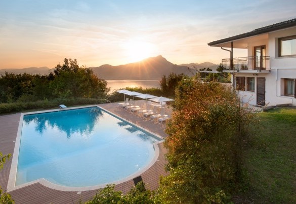 The pool with Roman-style steps - Villa Viù