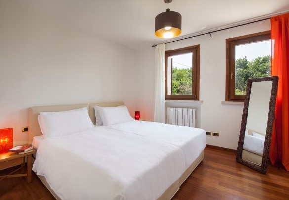 Double bedroom no.4 on the lower level - Villa Viù