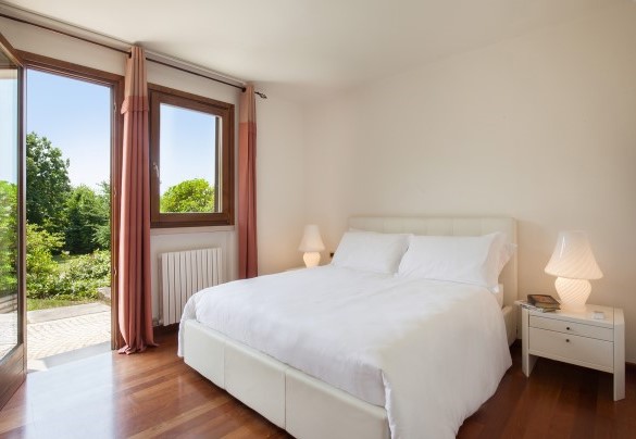 Double bedroom no.3 on the lower level - Villa Viù