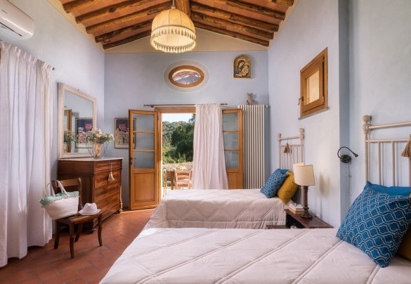 La camera doppia con uscita sull'esterno adiacente al bagno in comune - Villa Zaca