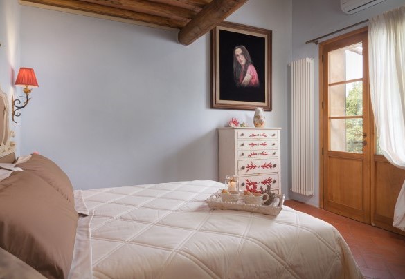 Camera matrimoniale con ballatoio da usare come zona smart working e con bagno adiacente e con accesso all' esterno - Villa Zaca