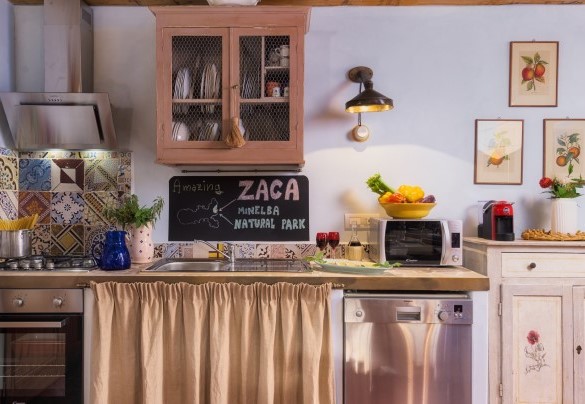 L'angolo cucina attrezzato di ogni accessorio ideale per cucinare i piatti della tradizione toscana - Villa Zaca