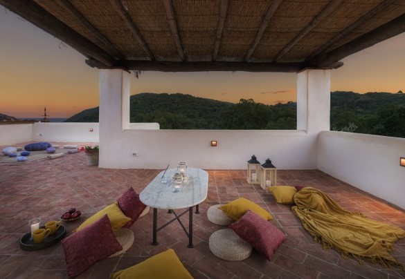 Il suggestivo tramonto visto dalle ampie zone di meditazione e pilates sulla terrazza - Villa Zaca