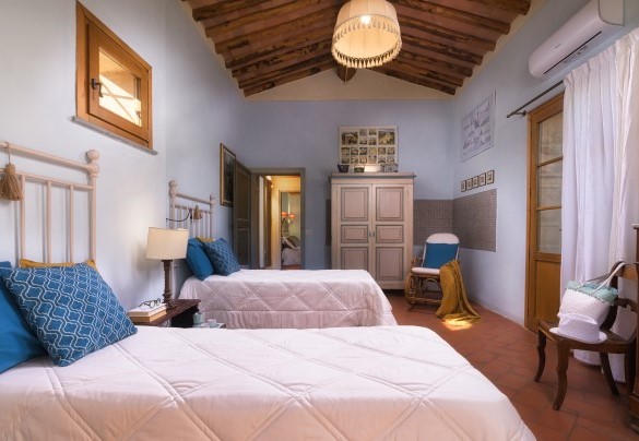 La camera doppia con uscita sull'esterno adiacente al bagno in comune - Villa Zaca