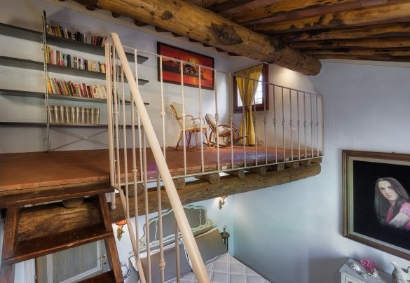 La zona lettura sul ballatoio all'interno della camera matrimoniale - Villa Zaca