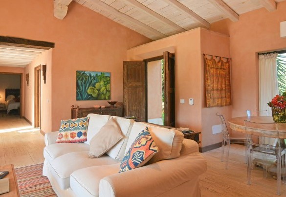 L'ampio salotto dallo stile unico - Villa Zagara