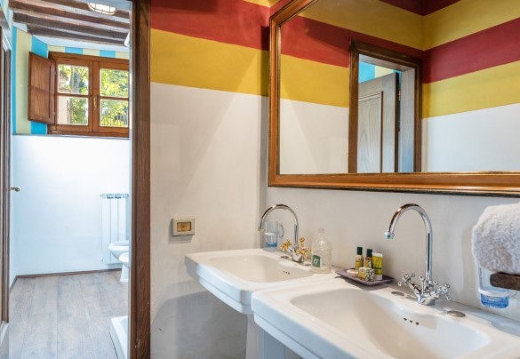 Il bagno al piano terra con doccia - Villalta