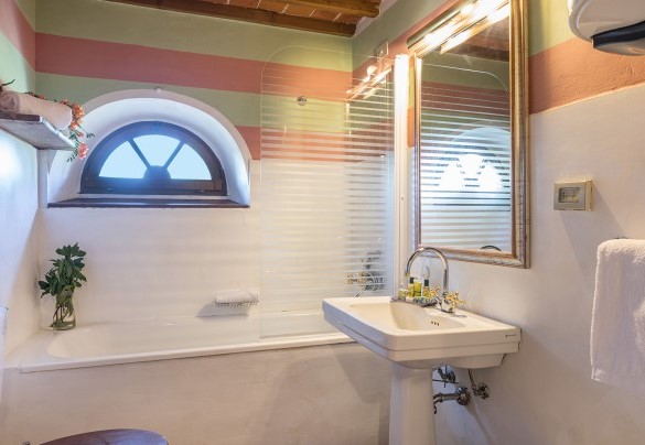 Il bagno al piano con vasca - Villalta