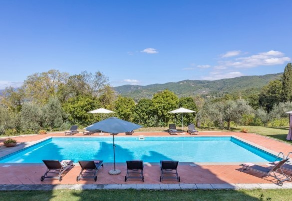 Il panorama mozzafiato apprezzabile dalla piscina - Villalta