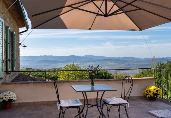The panoramic terrace adjacent to bedroom no.1 - Villino Ariachiara