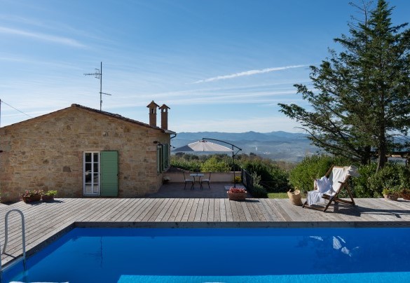 The natural wood solarium with a view over the Val di Cecina - Villino Ariachiara