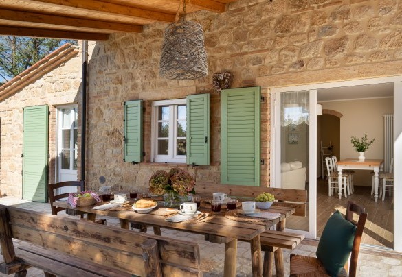 The table set under the porch - Villino Ariachiara