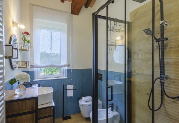Bathroom n.1 with shower – Villino Le Moie