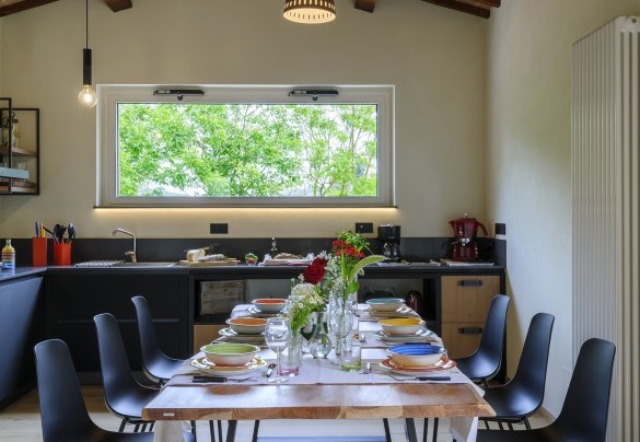 The kitchen, modern and fully equipped, with an open-space dining area - Villino Le Moie