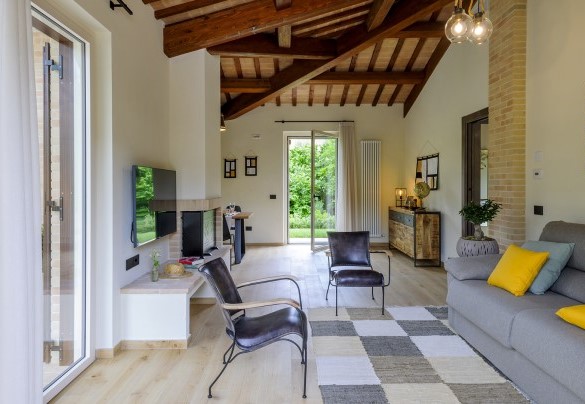 The living and dining area, in open space with the kitchen and with direct access to the outside - Villino Le Moie