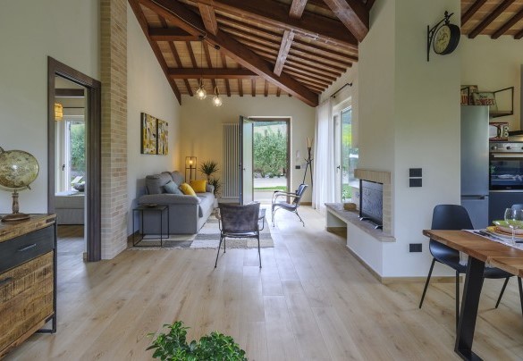 The living and dining area, in open space with the kitchen and with direct access to the outside - Villino Le Moie