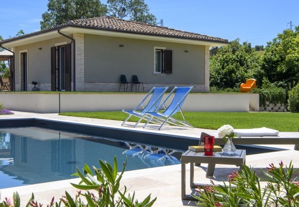 The garden extends around the house for about 2000 sqm of flat terrain and is completely fenced – Villa Tiberio