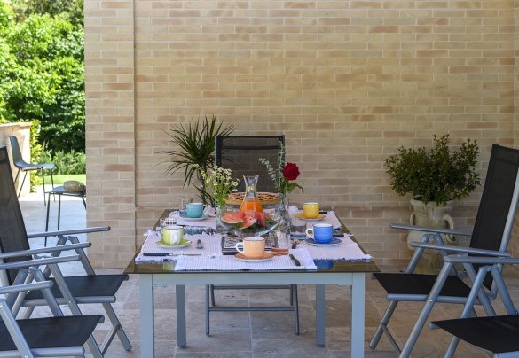 Outdoor dining area - Villino Le Moie