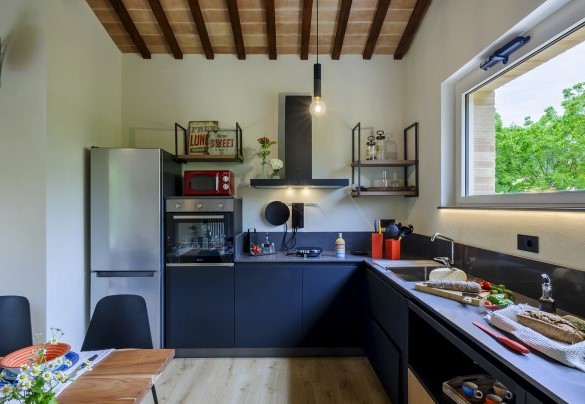 The kitchen, modern and fully equipped, with an open-space dining area - Villino Le Moie