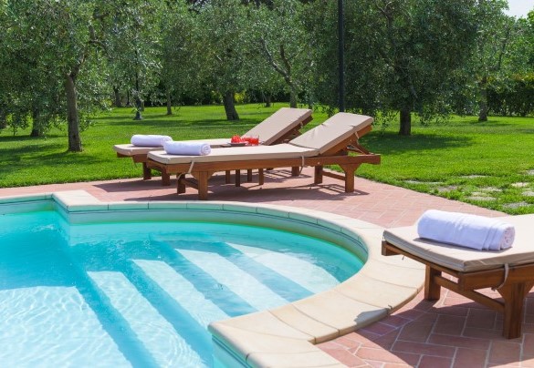 Detail of the well-equipped solarium to guarantee full relaxation and privacy - Vinciluna