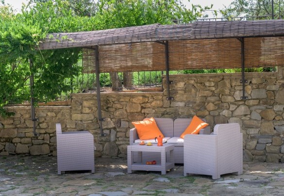 Relaxation corner shaded by the pergola - Vinciluna