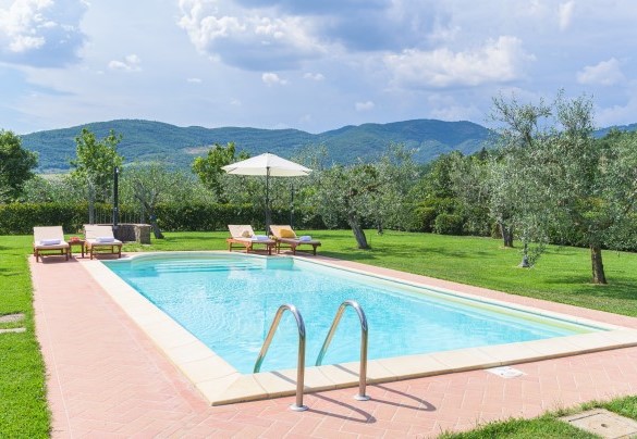 The pool is situated on terracing at the back of the house - Vinciluna
