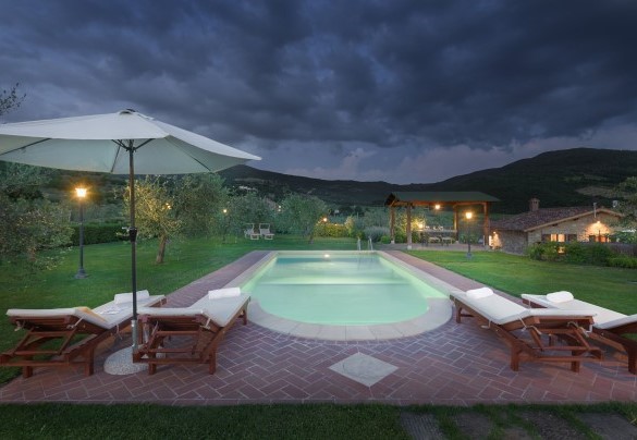  The swimming pool is about 15m from the farmhouse and can be reached along a paved path - Vinciluna