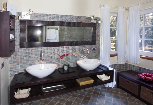 Bagno con doccia n.2 al piano terra – Virginia 