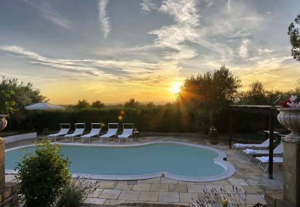 Il tramonto dietro la piscina – Virginia 