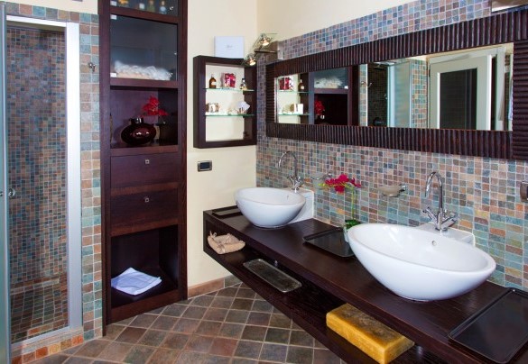 Bagno con doccia n.2 al piano terra – Virginia 