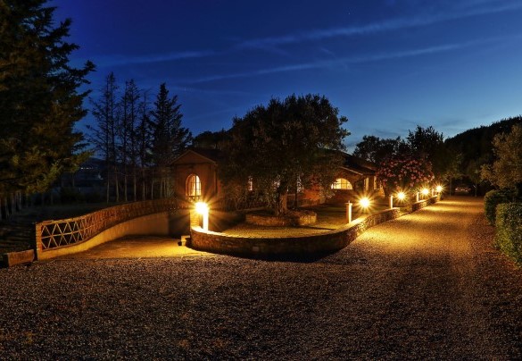 Il viale d’ingresso illuminato – Virginia    
