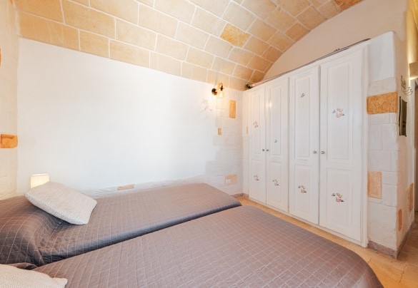 The twin bedroom - White Stone House