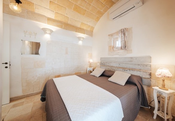 The double bedroom no 1 - White Stone House