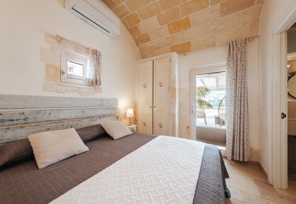 The double bedroom no 1 - White Stone House