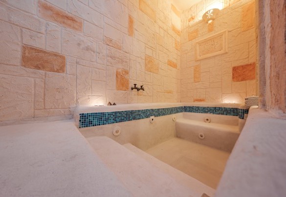 The indoor hot tub - White Stone House