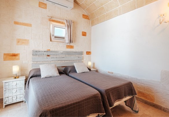 The twin bedroom - White Stone House